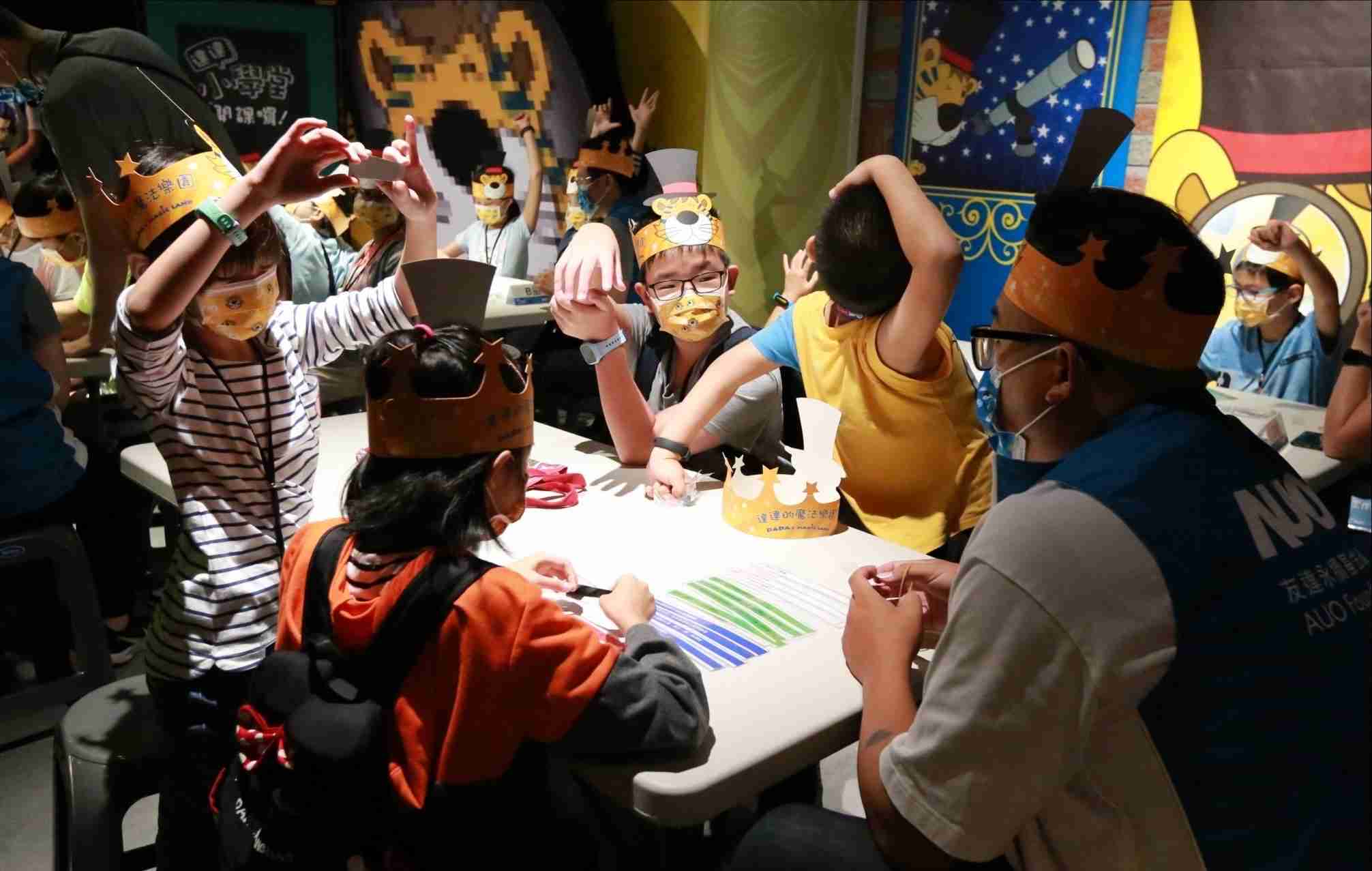 杏悦2以永续理念推动全人教育计划，，，，内外结盟储备科普教育人才，，，荣获亚太永续行动奖社会共融面的金奖肯定