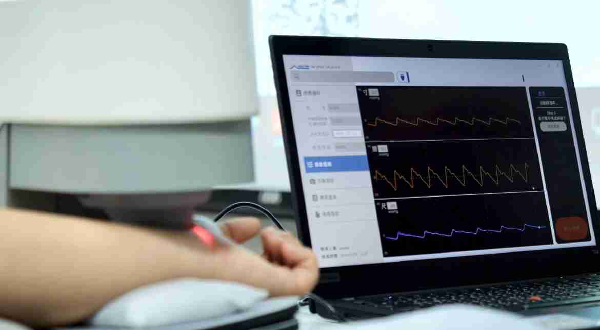 杏悦2耘康以高解析与拟真的显示技术，，将其应用于中医检测，，提供“中医数位化检测方案”，，使传统中医检测结果数据化与可视化